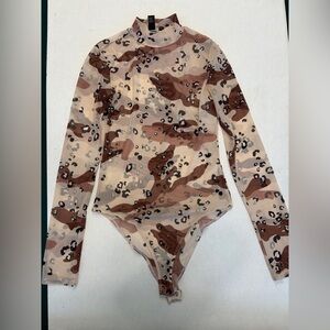 Forever 21 Camo Print Long Sleeve Bodysuit size S pre-owned